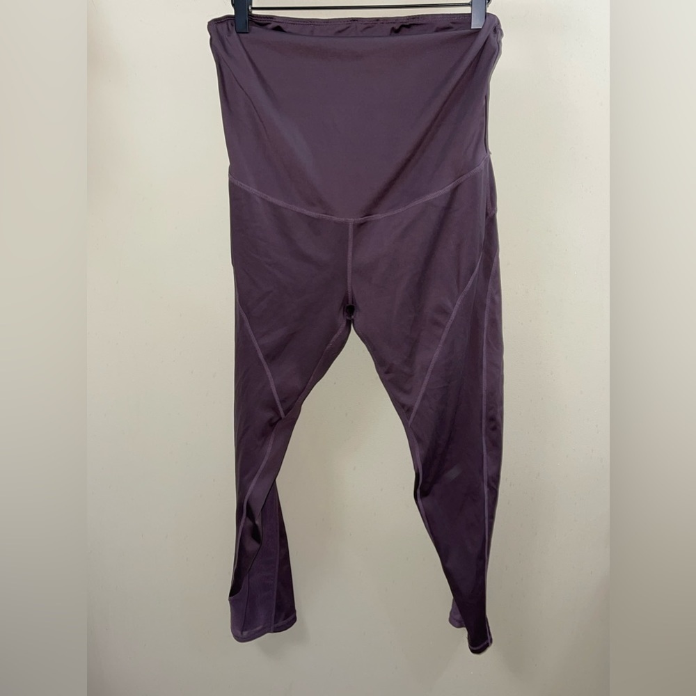 MAADE Maternity Purplish Grey Leggings Size: Large